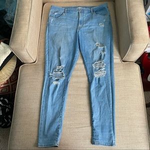 Levi’s Distressed Skinny Jeans
